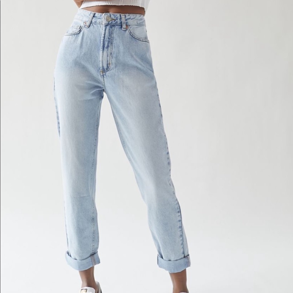 BDG High Waisted Mom Jean Bleached Light Wash